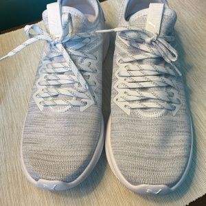 Like New Puma Sneakers